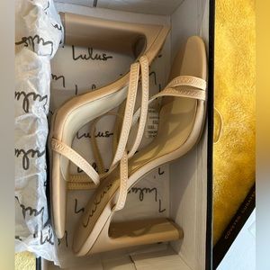 NWT Nude heals form LULUs
